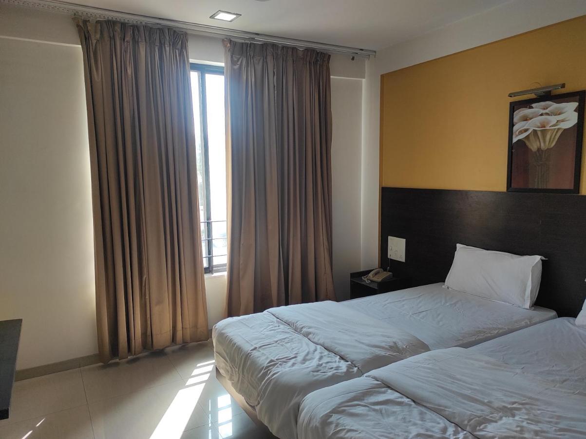 1bhk Ac Service 103 Apartment