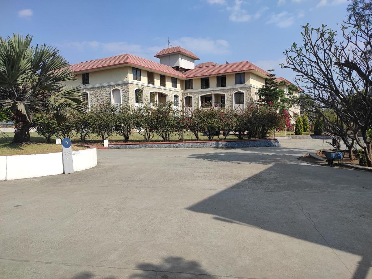 Apartment 1bhk Ac Service 103 *