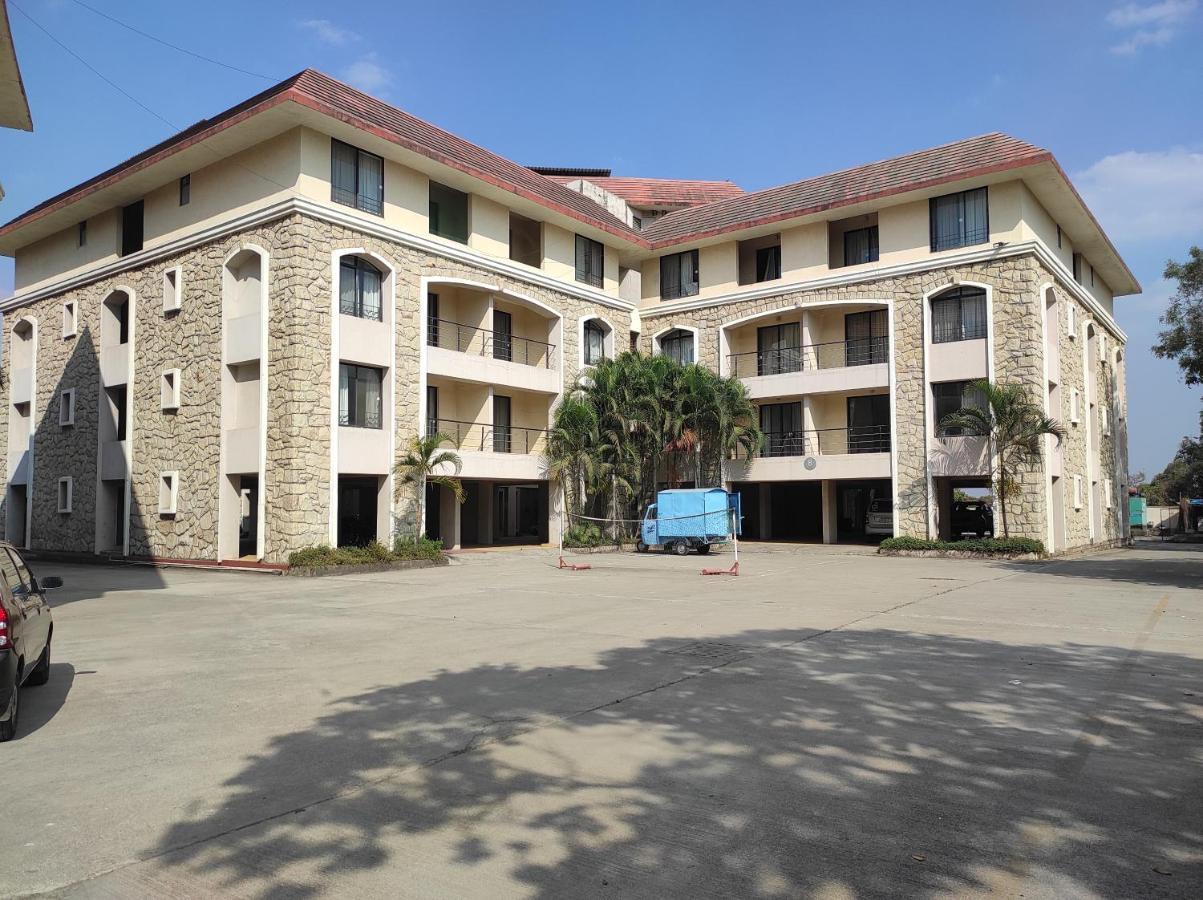 Apartment 1bhk Ac Service 103
