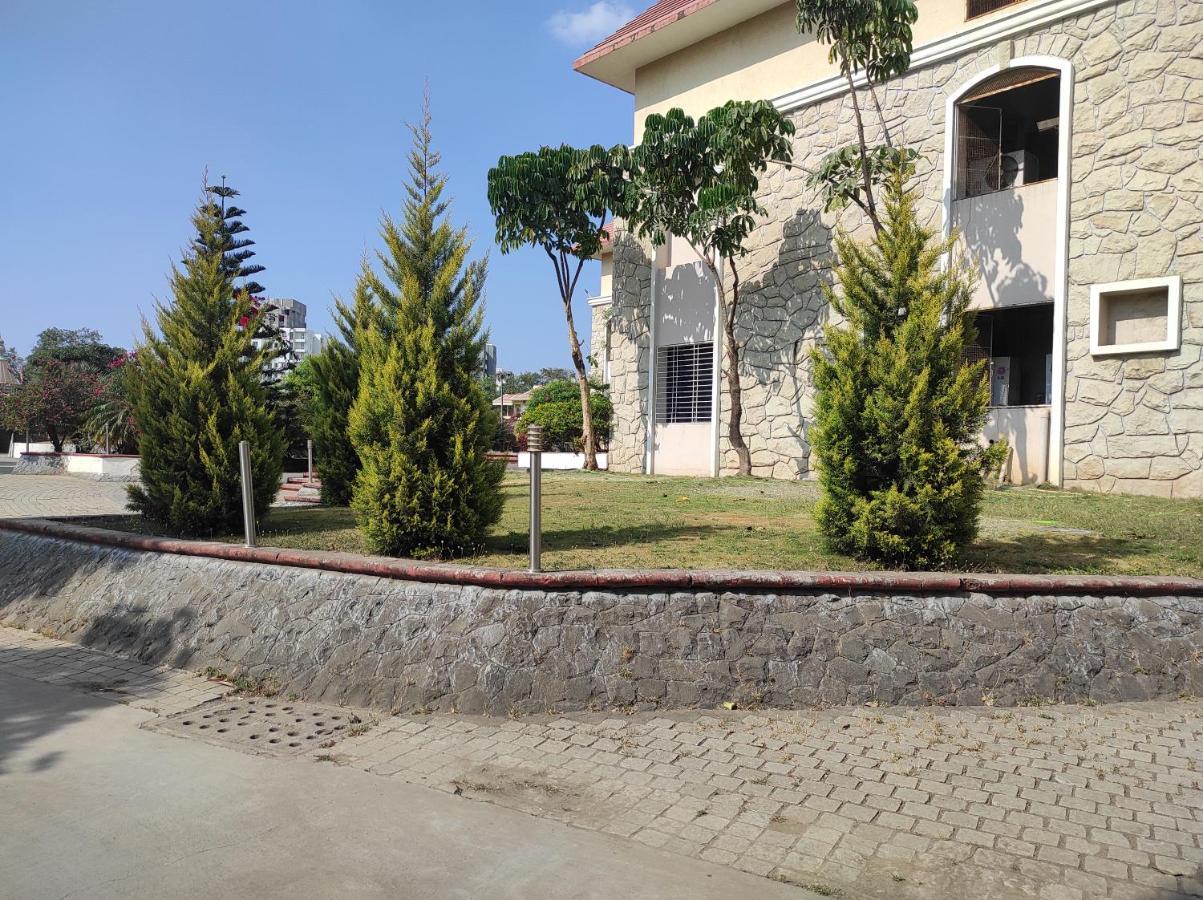Apartment 1bhk Ac Service 103 Pune