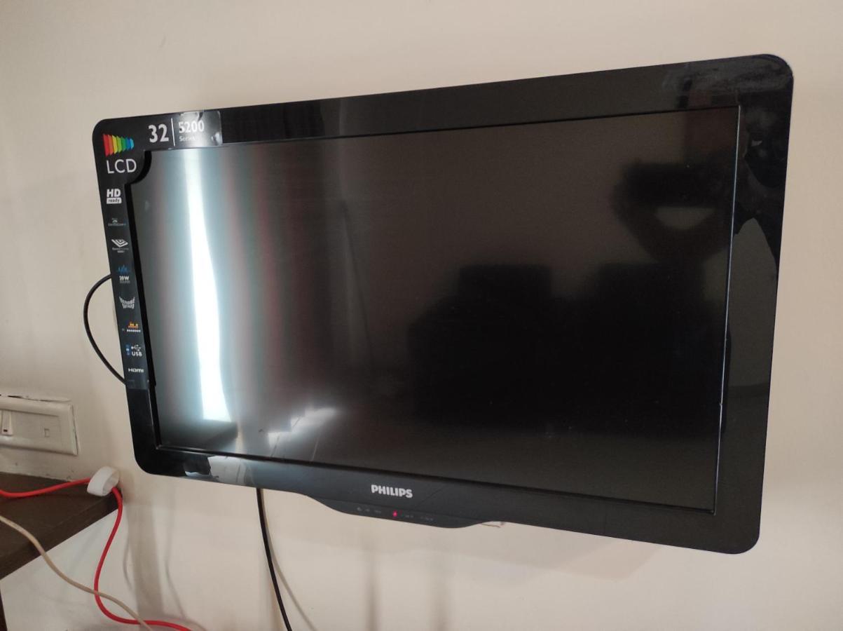 Apartment 1bhk Ac Service 103 *