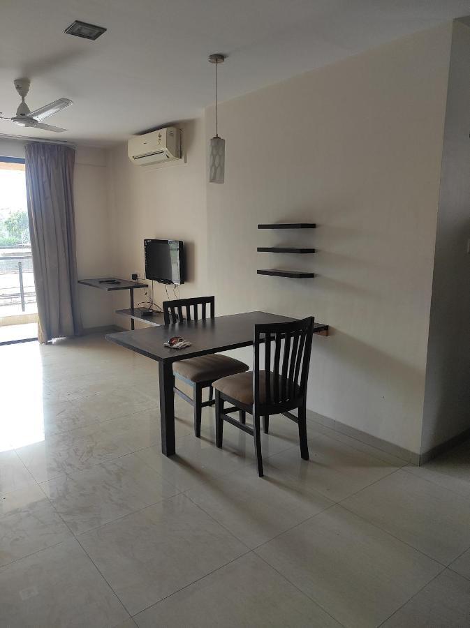 Apartment 1bhk Ac Service 103