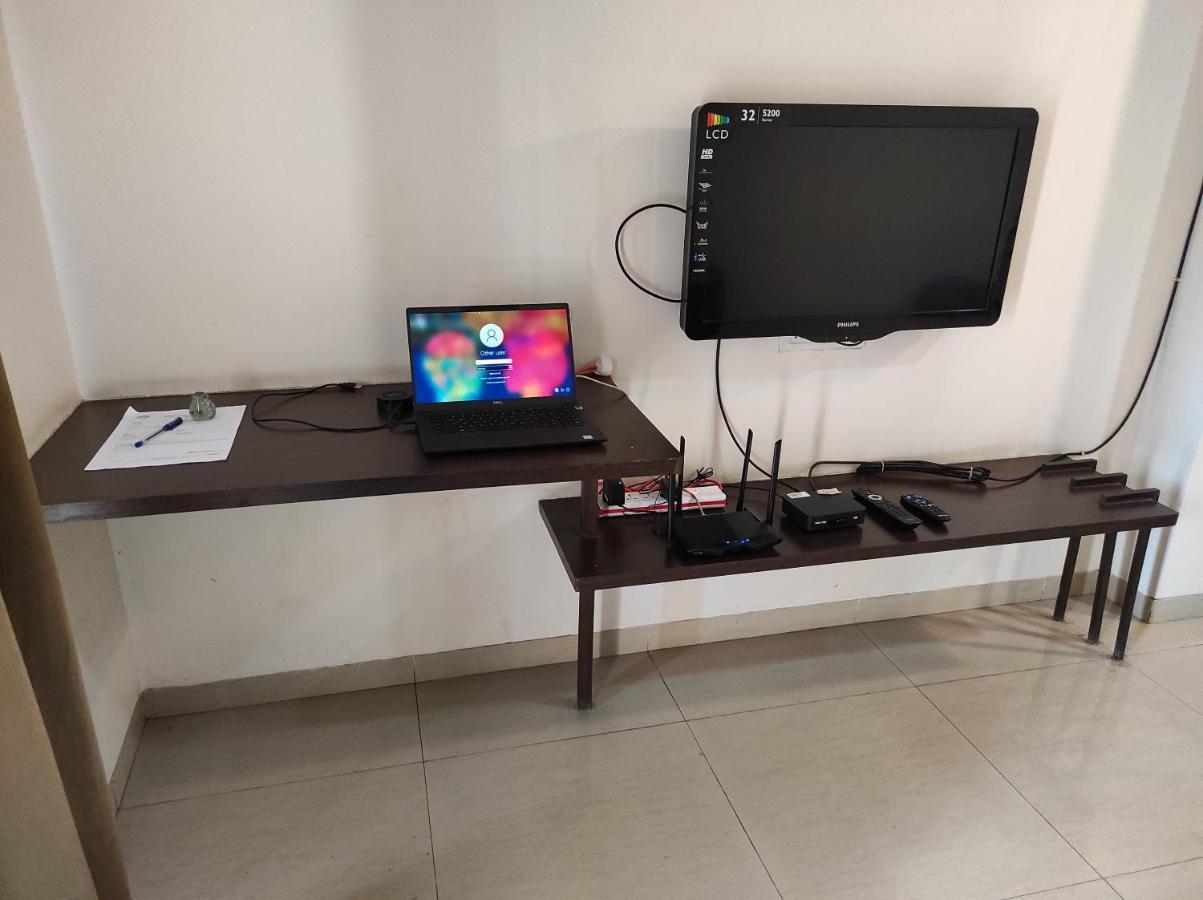 Apartment 1bhk Ac Service 103 *