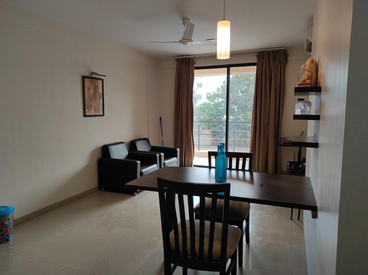 Apartment 1bhk Ac Service 103 *