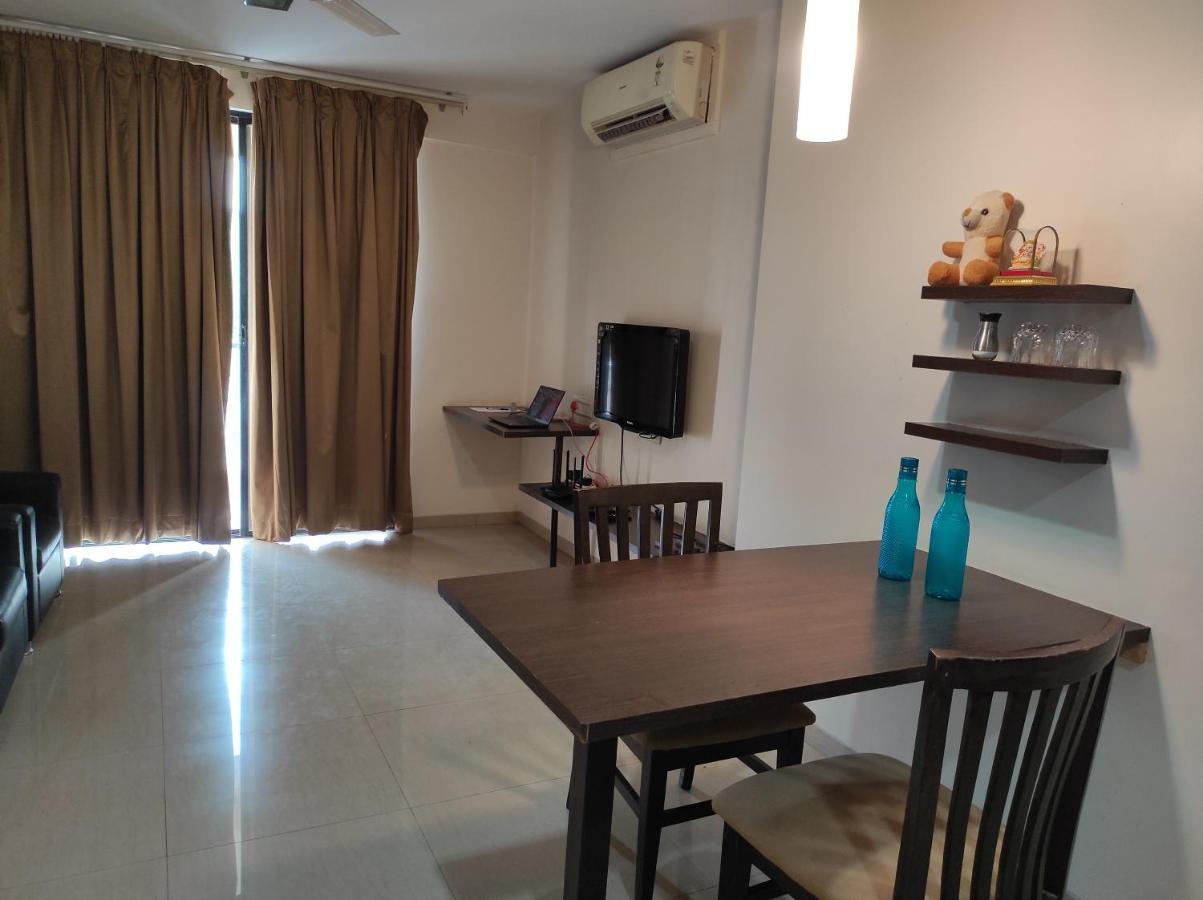 Apartment 1bhk Ac Service 103